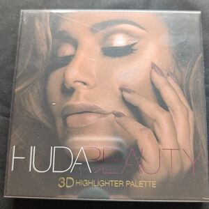 Huda Beauty 3D Highlighter Palette - Gold and Pink